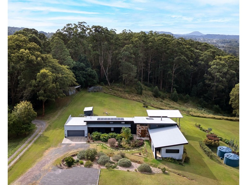 2 Simons Road, Towen Mountain QLD 4560