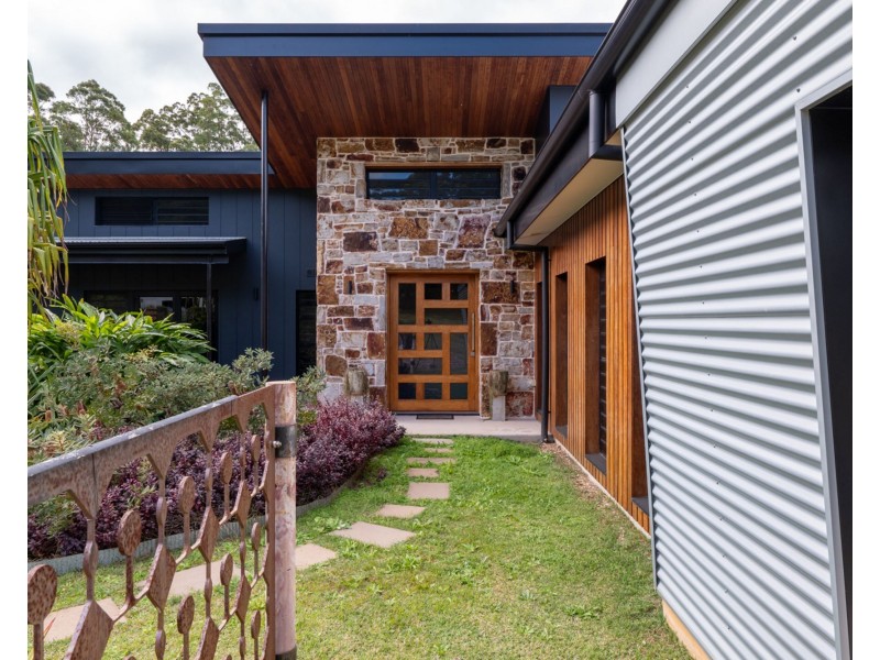 2 Simons Road, Towen Mountain QLD 4560