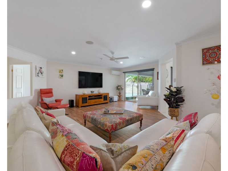 5 Campbellville Circuit, Pelican Waters QLD 4551