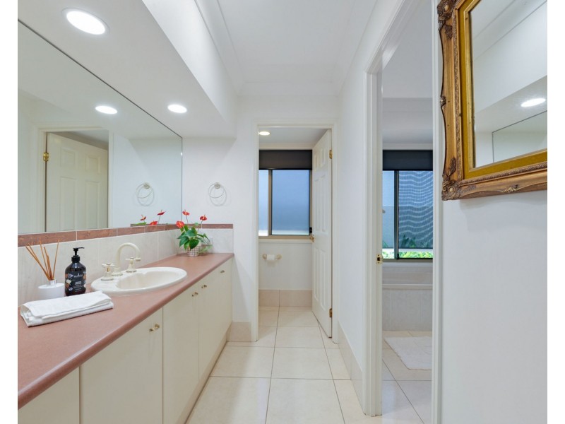 5 Campbellville Circuit, Pelican Waters QLD 4551