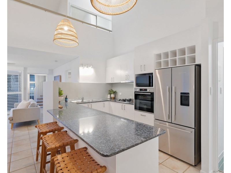 2/25 Ngungun Street, Dicky Beach QLD 4551