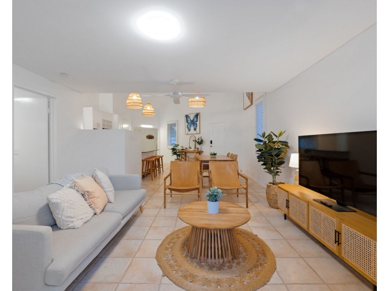 2/25 Ngungun Street, Dicky Beach QLD 4551