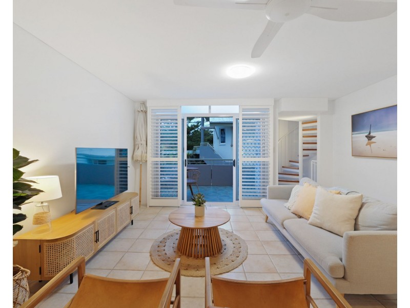 2/25 Ngungun Street, Dicky Beach QLD 4551