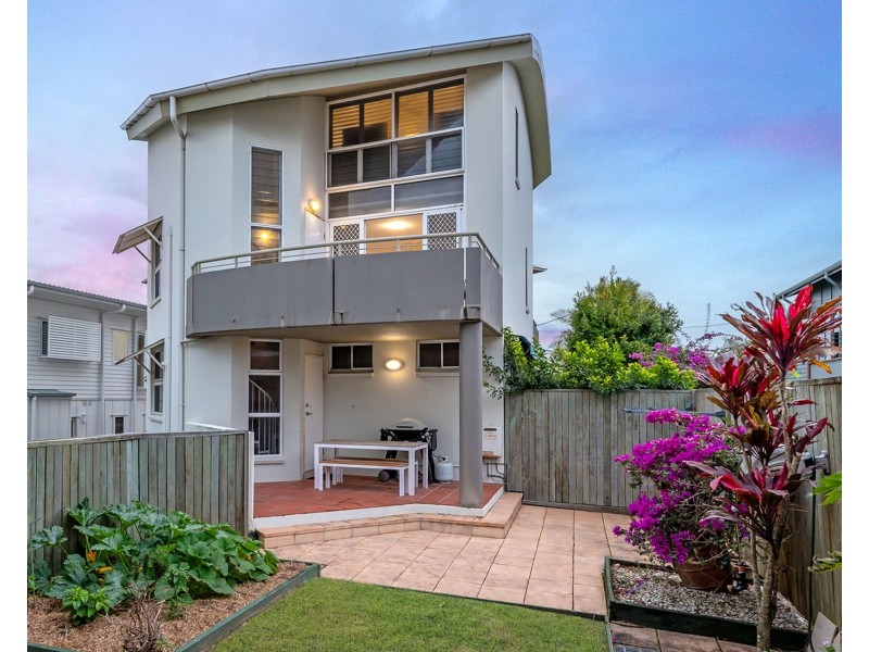 2/25 Ngungun Street, Dicky Beach QLD 4551