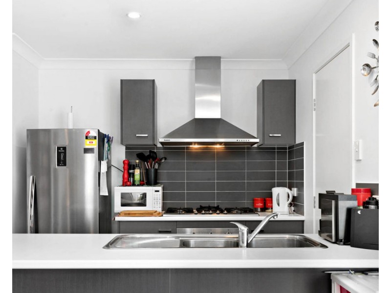 27 Riverstone Crescent, Little Mountain QLD 4551