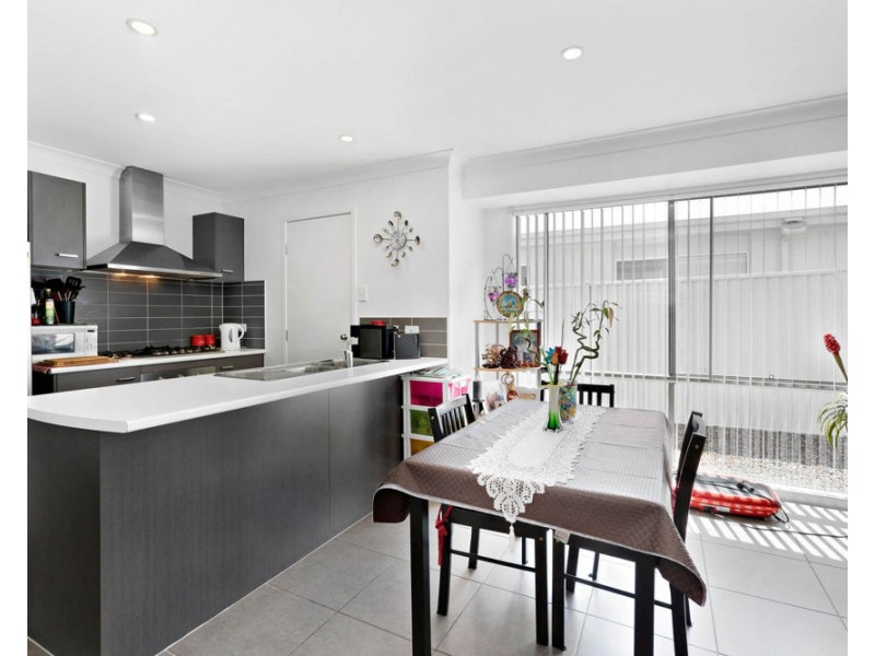 27 Riverstone Crescent, Little Mountain QLD 4551