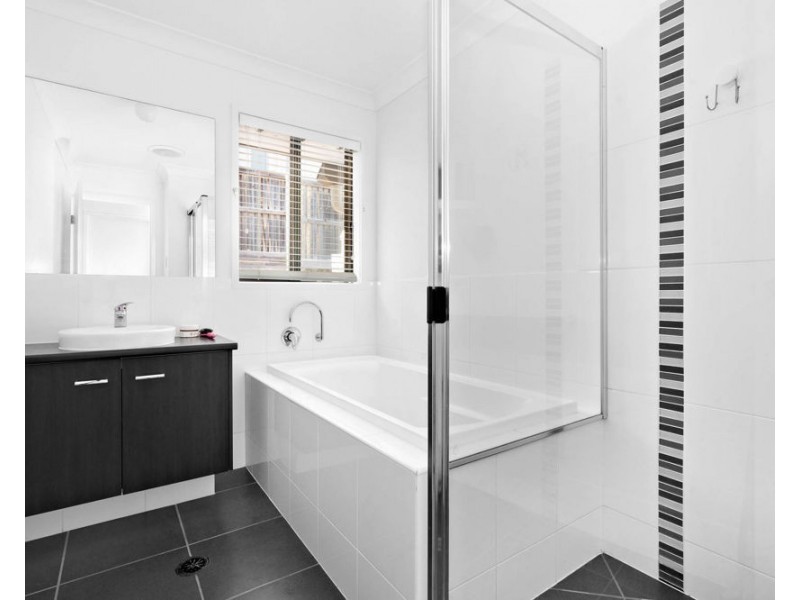 27 Riverstone Crescent, Little Mountain QLD 4551