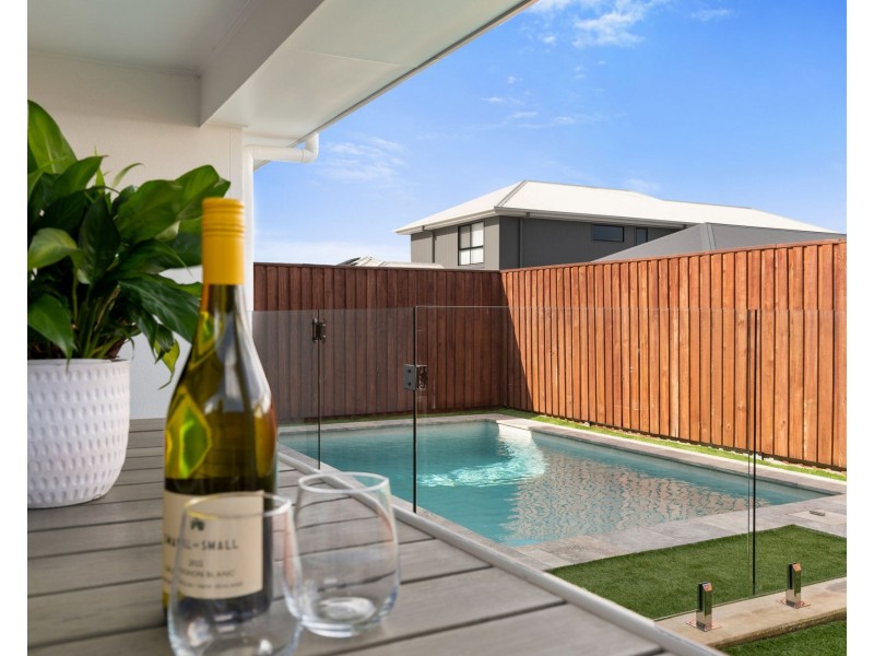 33 Valley Crescent, Palmview QLD 4553