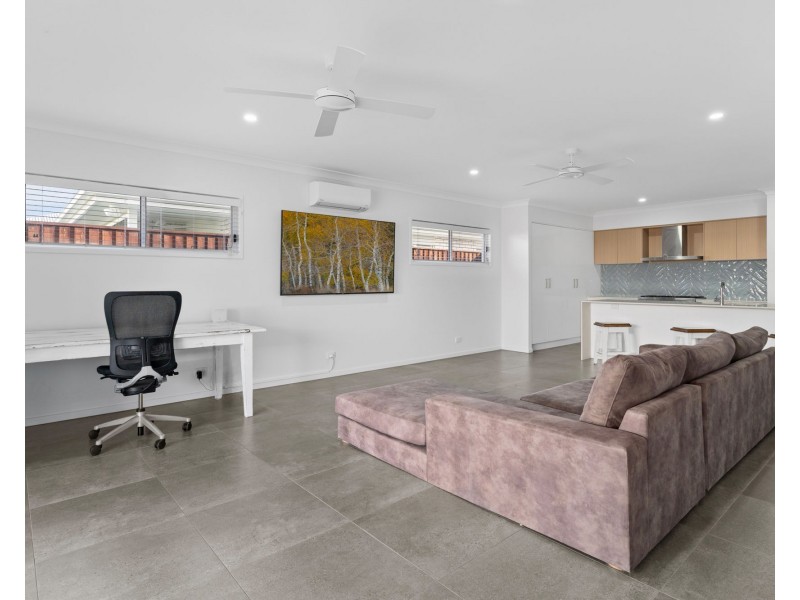 33 Valley Crescent, Palmview QLD 4553