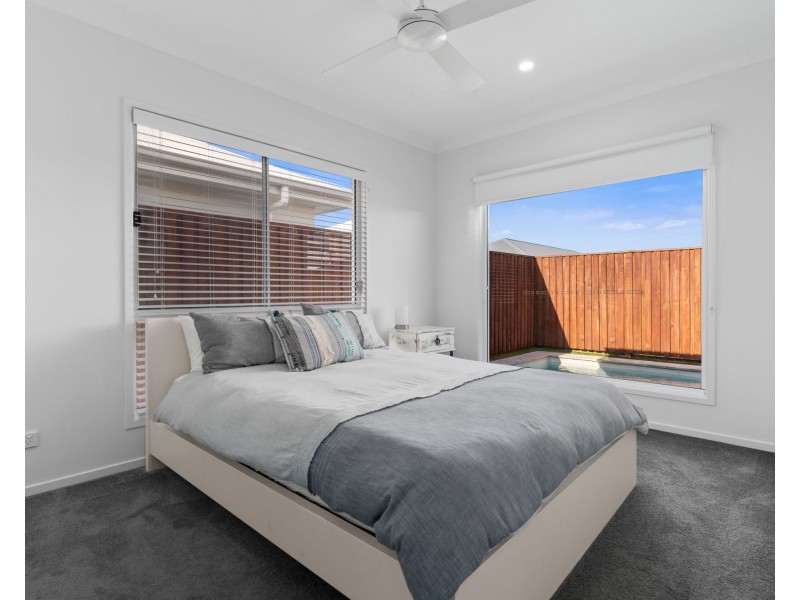 33 Valley Crescent, Palmview QLD 4553