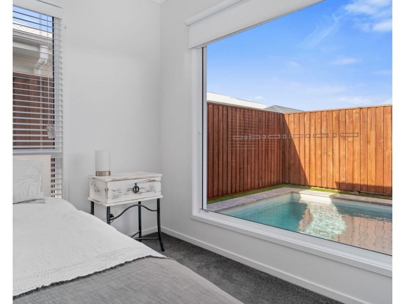 33 Valley Crescent, Palmview QLD 4553