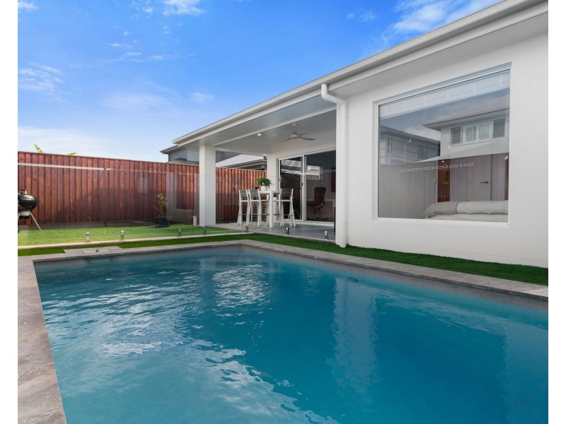 33 Valley Crescent, Palmview QLD 4553