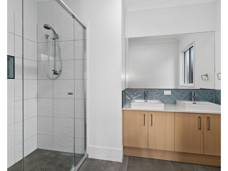 33 Valley Crescent, Palmview QLD 4553