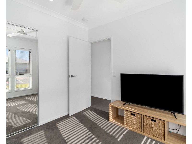 33 Valley Crescent, Palmview QLD 4553