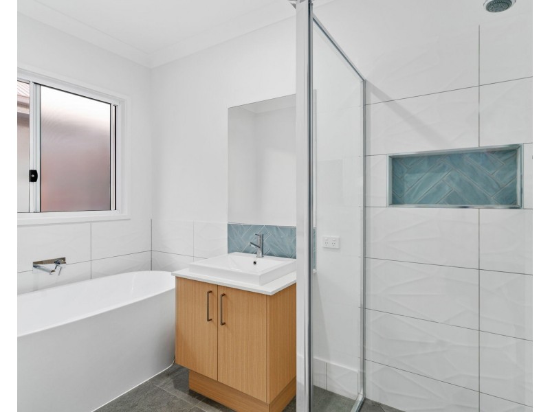 33 Valley Crescent, Palmview QLD 4553