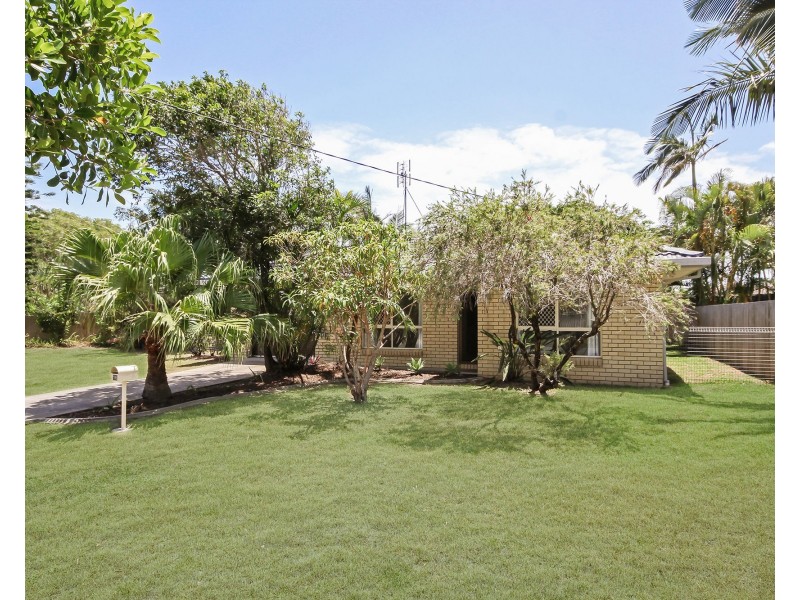 16 Ilaroo Crescent, Warana QLD 4575