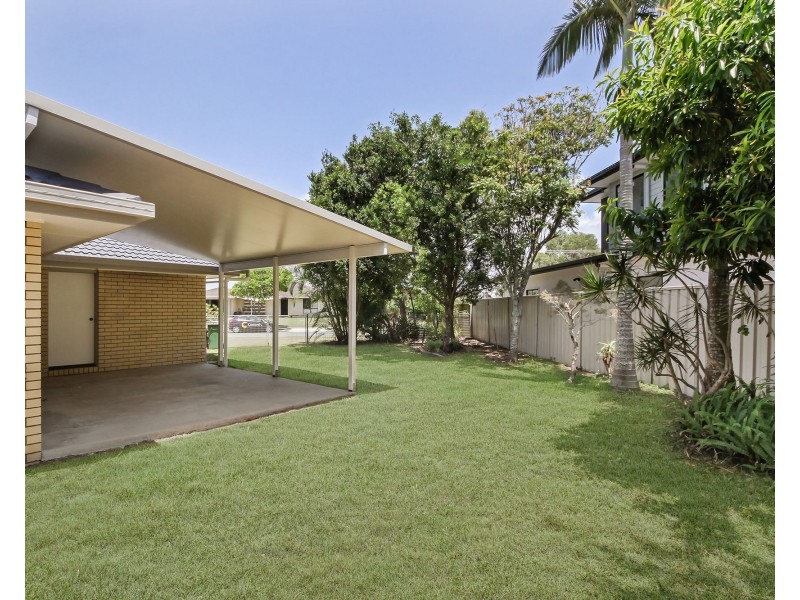 16 Ilaroo Crescent, Warana QLD 4575