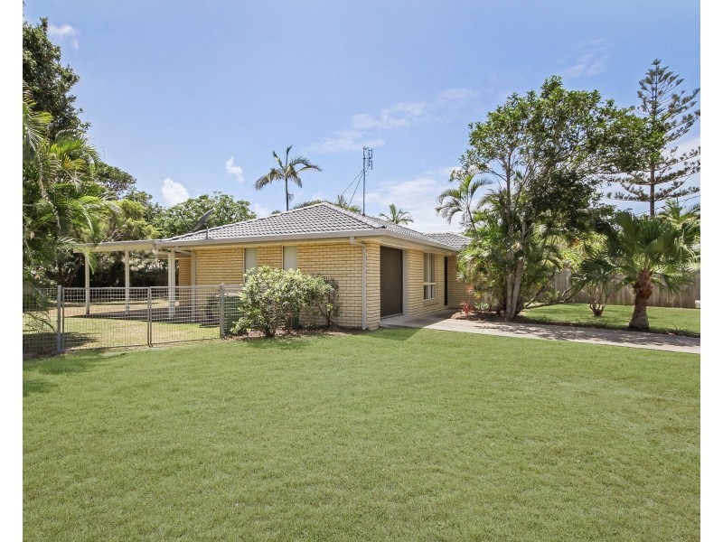 16 Ilaroo Crescent, Warana QLD 4575