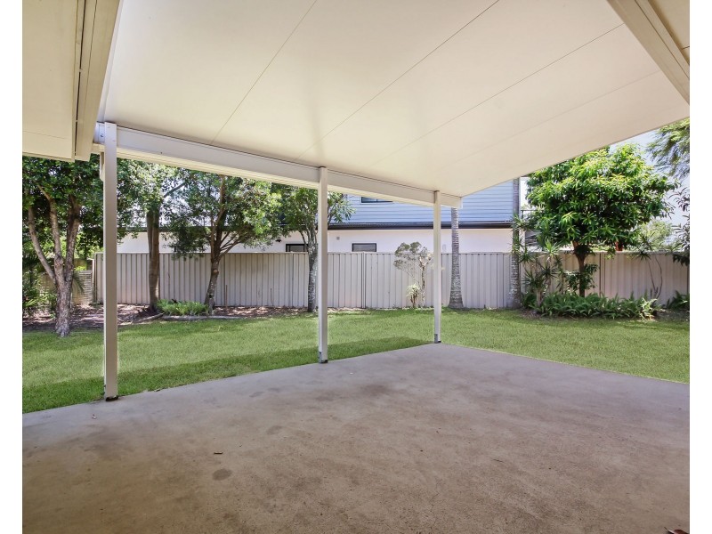 16 Ilaroo Crescent, Warana QLD 4575