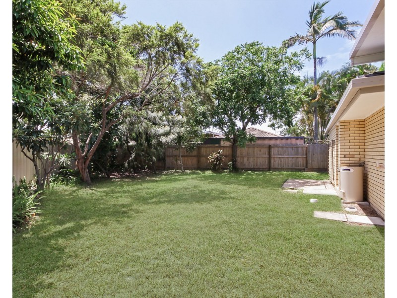 16 Ilaroo Crescent, Warana QLD 4575