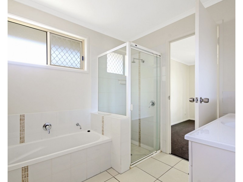 16 Ilaroo Crescent, Warana QLD 4575