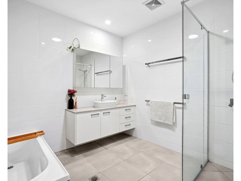 60/1a Regatta Boulevard, Wurtulla QLD 4575