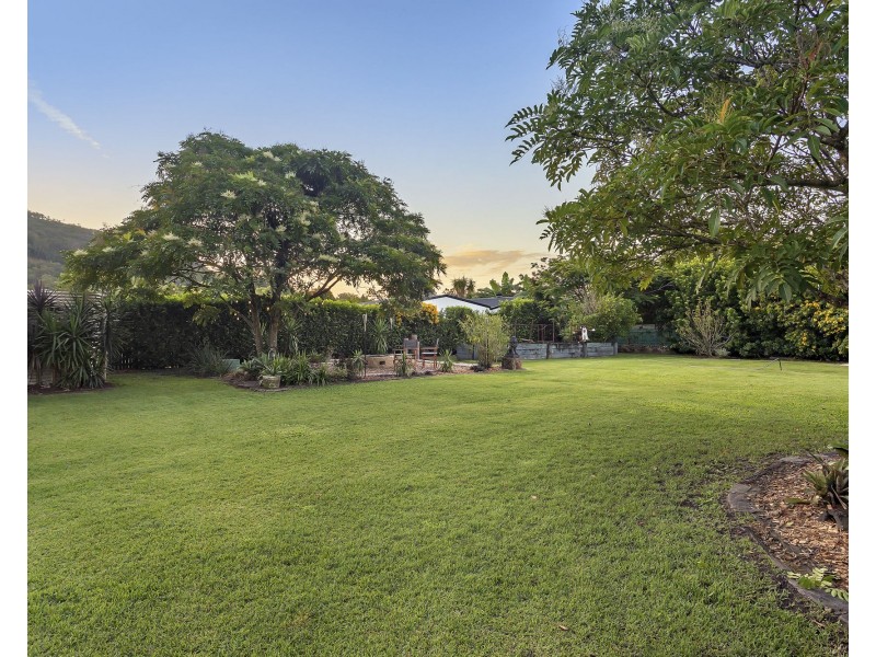 78 Allan Avenue, Glass House Mountains QLD 4518