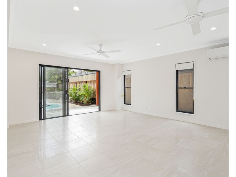 2/51 Oogar Street, Alexandra Headland QLD 4572