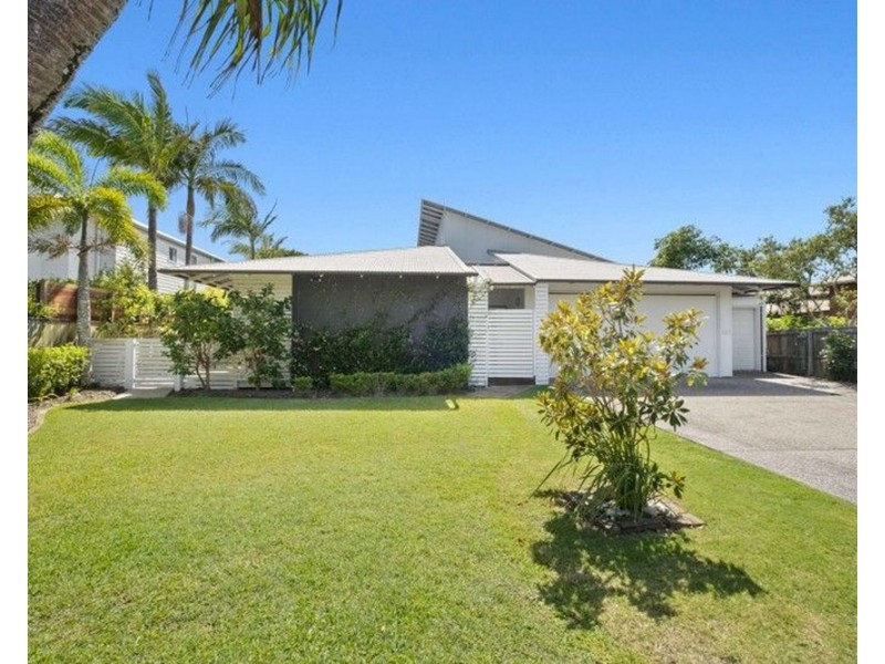 13 North Beach Place, Mudjimba QLD 4564