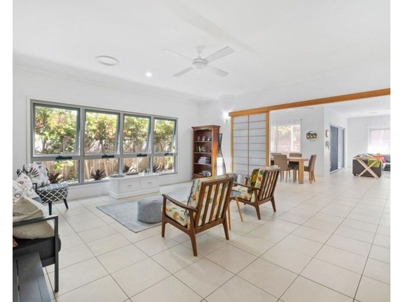 13 North Beach Place, Mudjimba QLD 4564