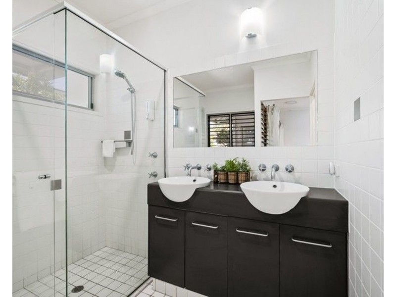 13 North Beach Place, Mudjimba QLD 4564