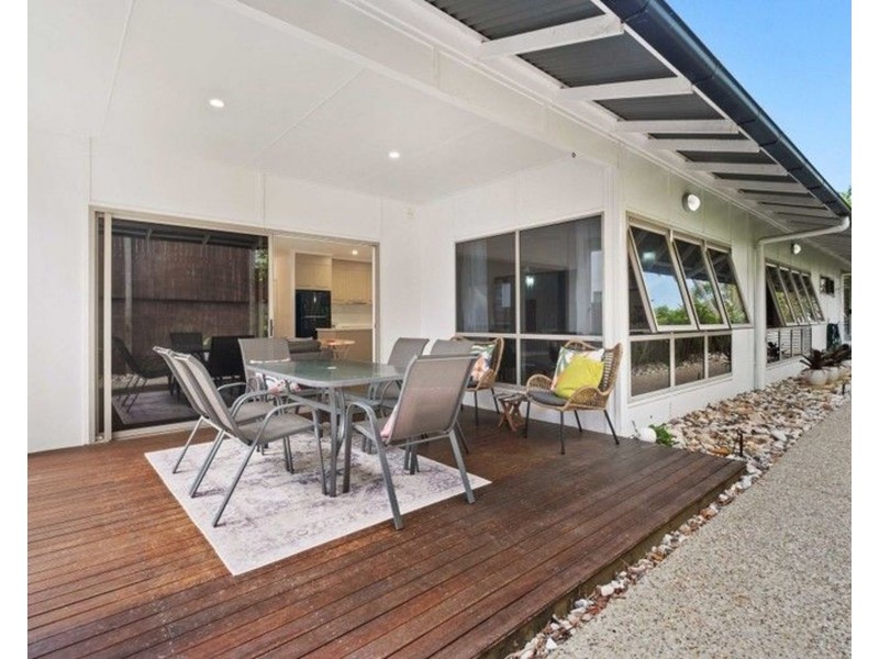 13 North Beach Place, Mudjimba QLD 4564