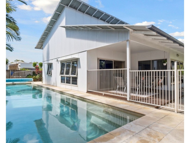13 North Beach Place, Mudjimba QLD 4564