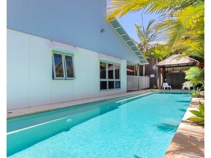 13 North Beach Place, Mudjimba QLD 4564