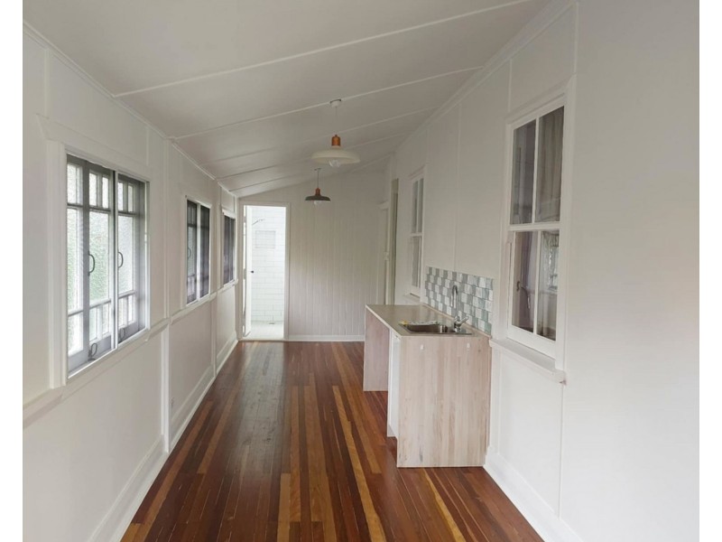 8 Pavilion Street, Pomona QLD 4568