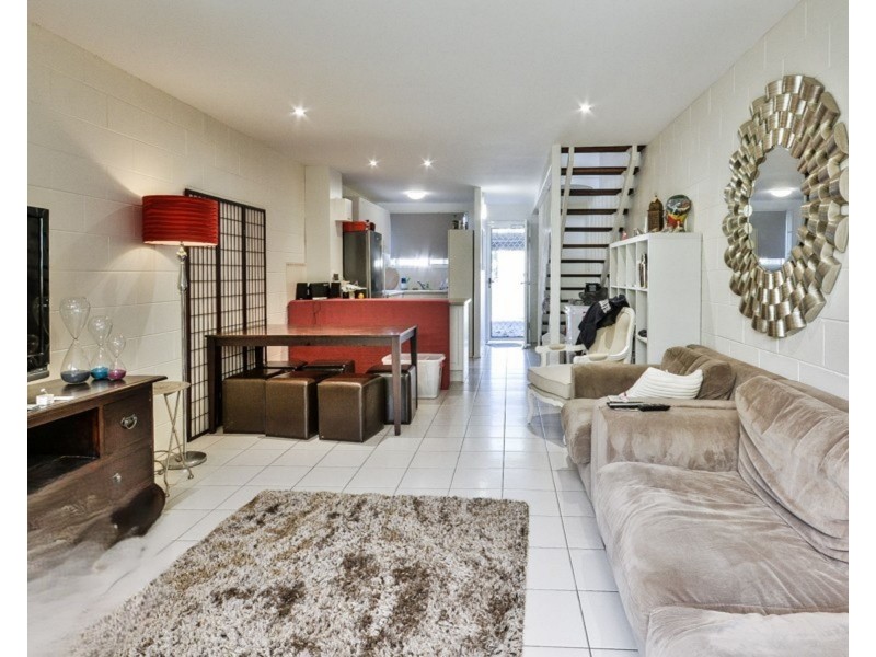2/22 Goonawarra Drive, Mooloolaba QLD 4557