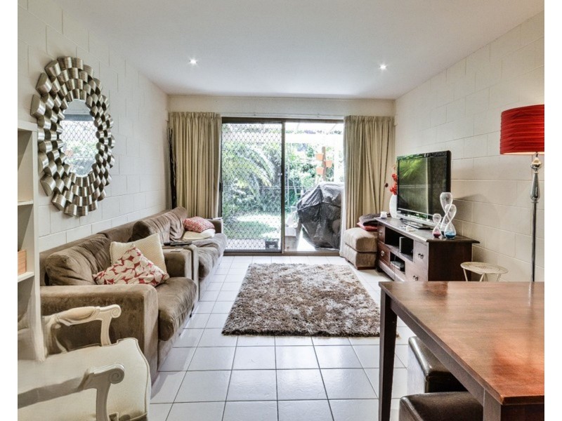 2/22 Goonawarra Drive, Mooloolaba QLD 4557
