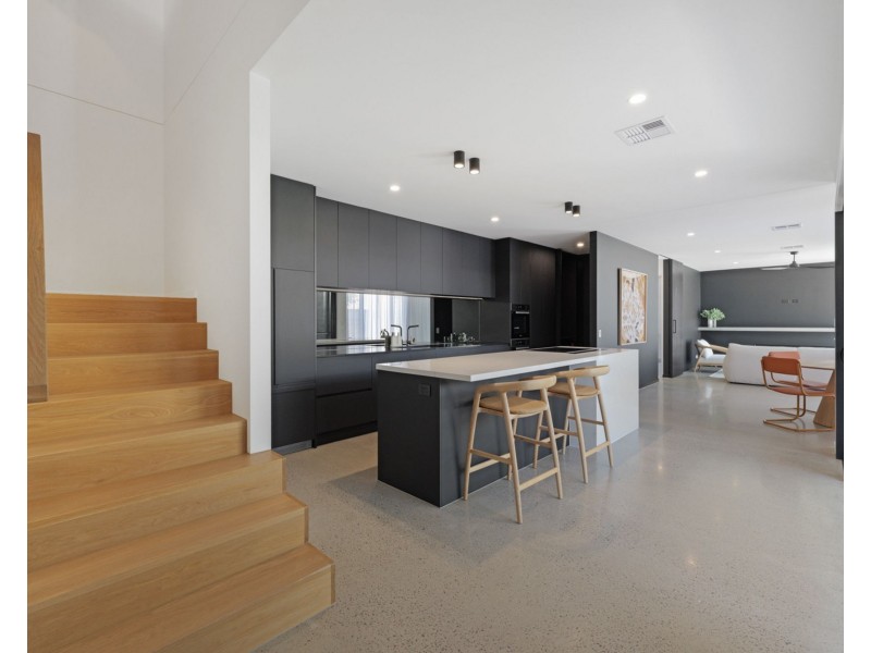 1/6 Wiluna Street, Warana QLD 4575