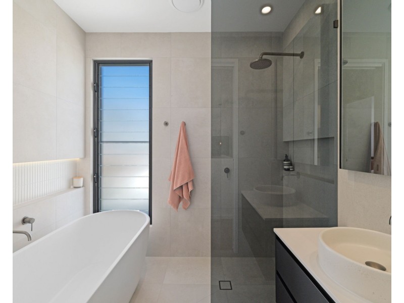 1/6 Wiluna Street, Warana QLD 4575