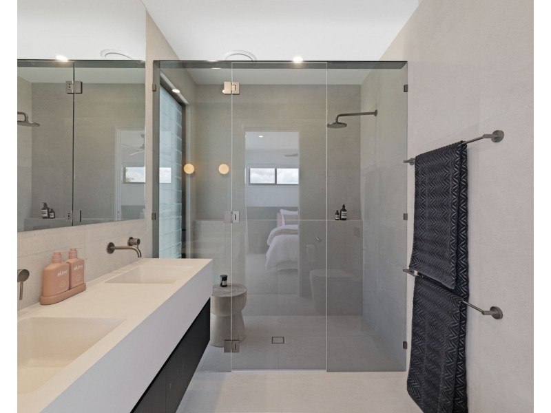 1/6 Wiluna Street, Warana QLD 4575