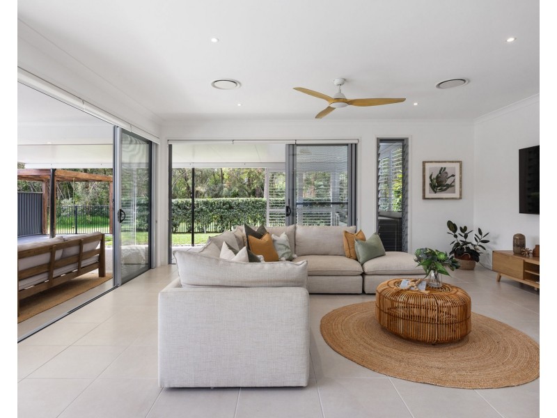 77 The Avenue, Peregian Springs QLD 4573