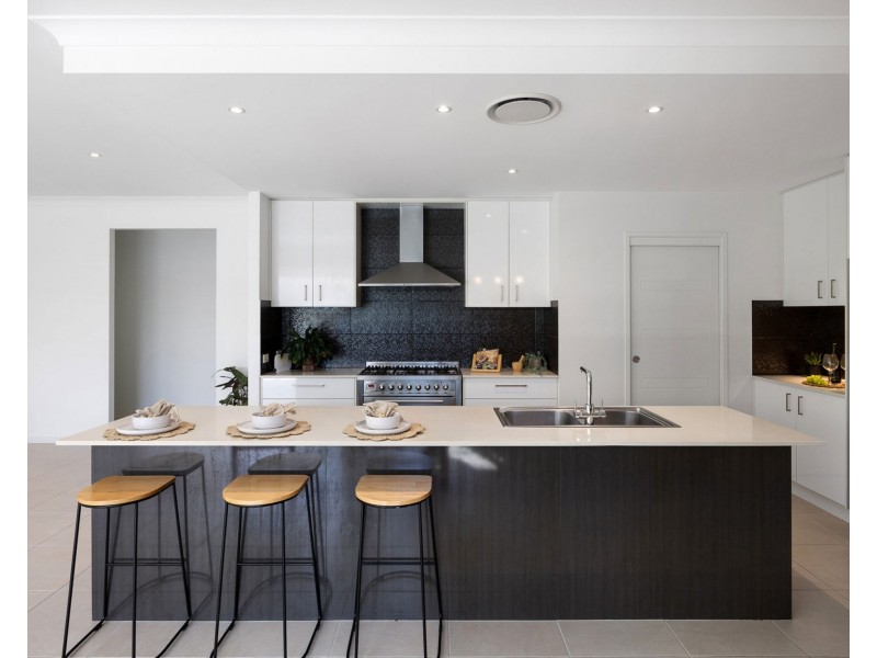 77 The Avenue, Peregian Springs QLD 4573