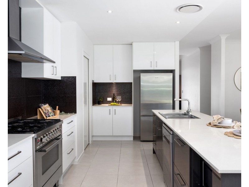 77 The Avenue, Peregian Springs QLD 4573