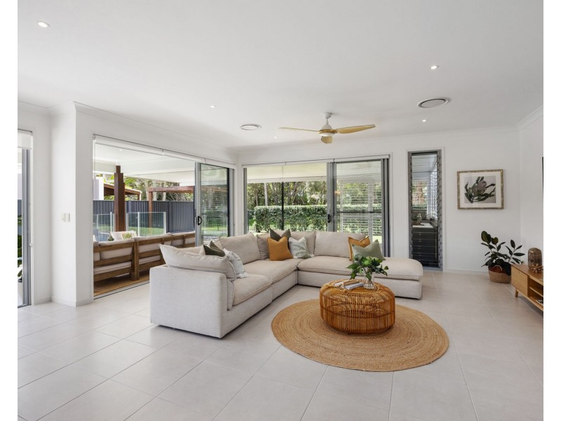 77 The Avenue, Peregian Springs QLD 4573