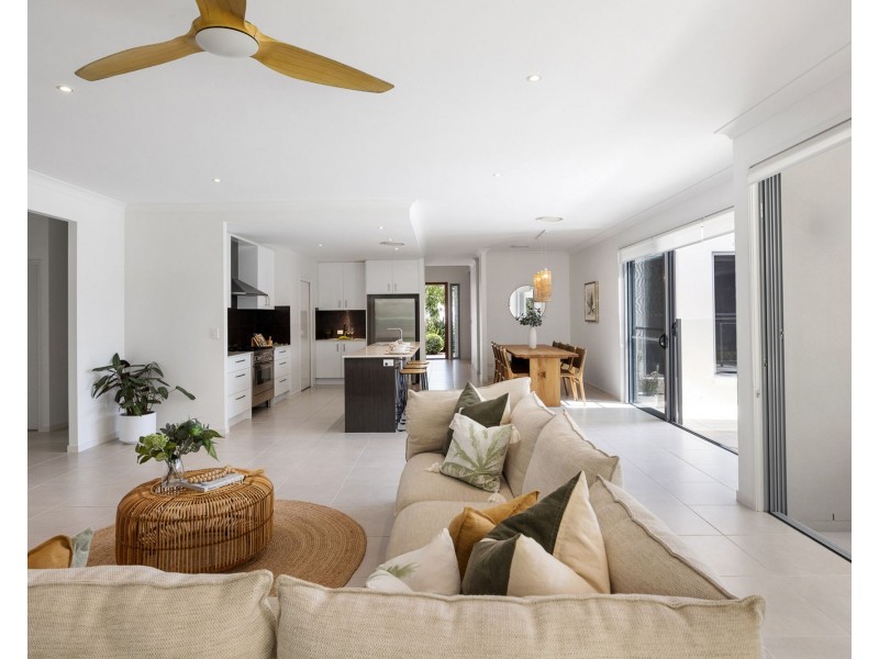 77 The Avenue, Peregian Springs QLD 4573