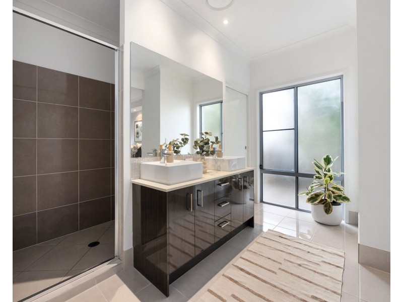 77 The Avenue, Peregian Springs QLD 4573