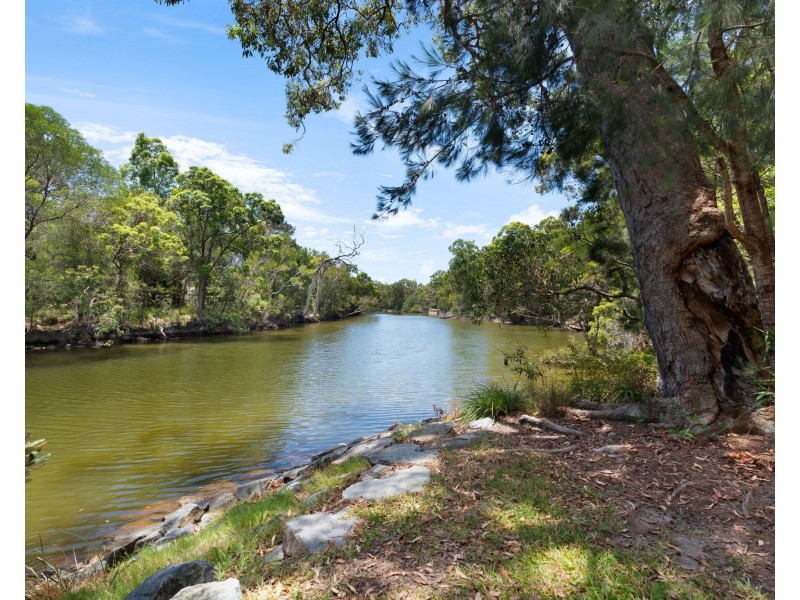 1 Howea Close, Currimundi QLD 4551