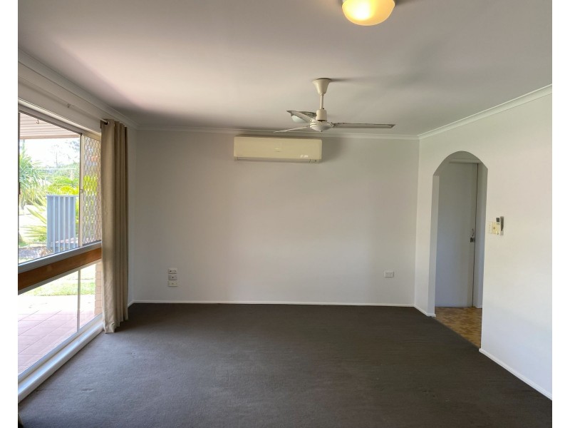 8 Currawan Street, Warana QLD 4575