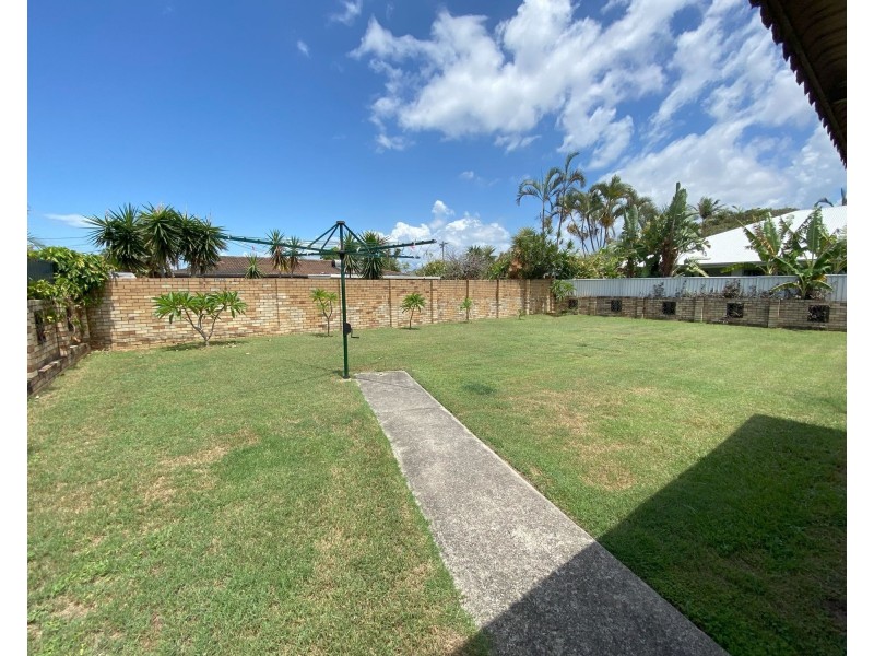 8 Currawan Street, Warana QLD 4575