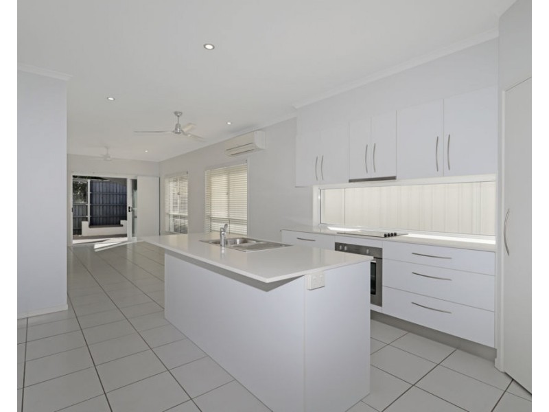 136 Grand Parade, Kawana Island QLD 4575
